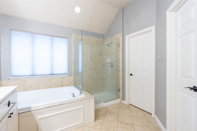 Building Photo - 935 Panther Ln