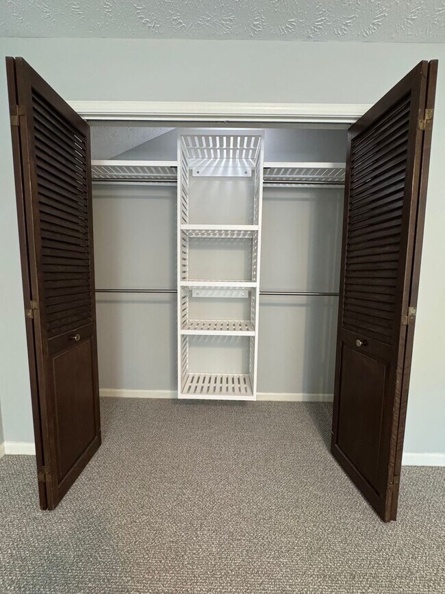 Building Photo - Spacious 3/2.5 House in Twickenham Estates...