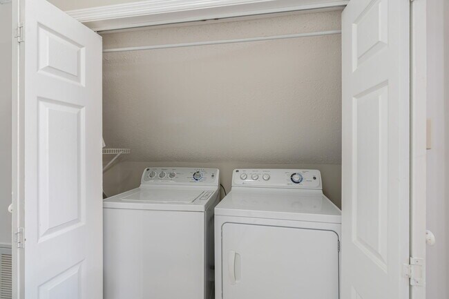 Building Photo - 8815 Brucewood Ln