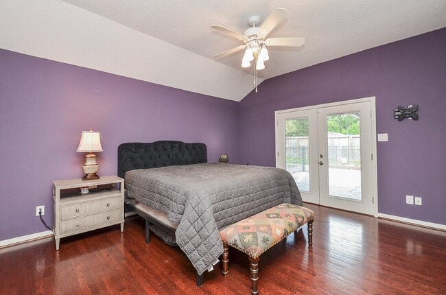 Building Photo - 827 Millpond Dr