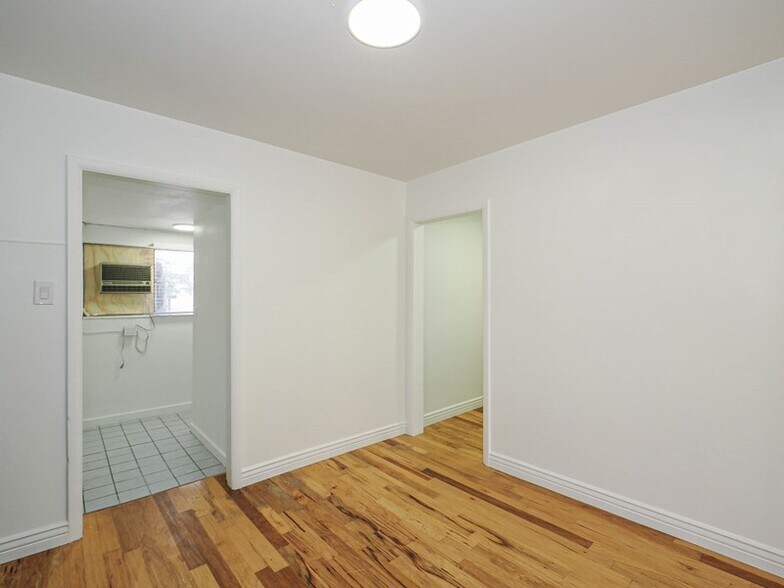Building Photo - 843 Emeril Ave
