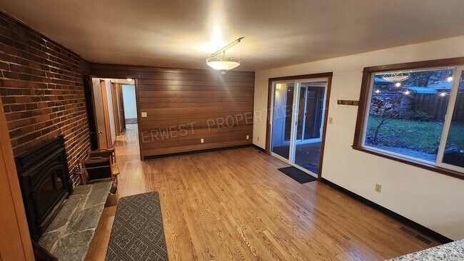 Building Photo - 3 bd 2ba Ranch Style Home with Fenced Yard, W/D in Unit, Fireplaces & 2 Car Garage!