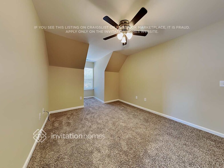Building Photo - 1303 Oakshade Ave