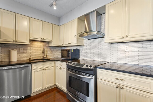 Building Photo - 1 Scenic Dr