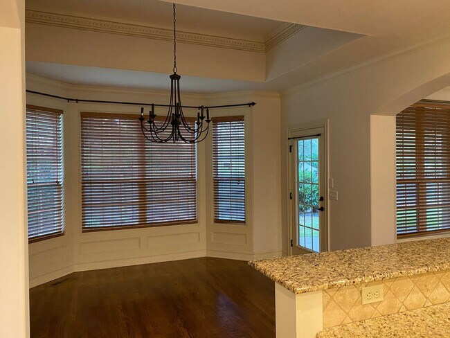 Building Photo - Lovely Stone/Stucco Home Nestled In Cul-De...