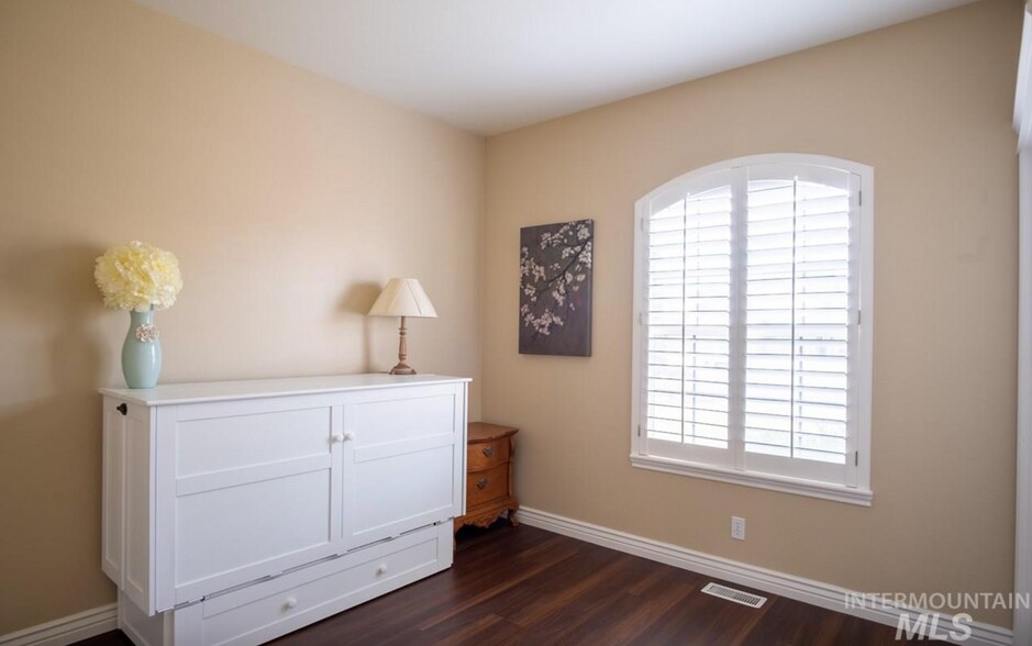 Building Photo - 218 S Parkinson Pl