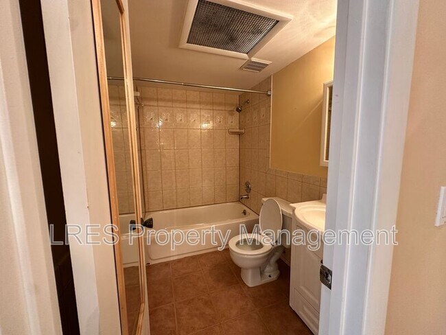 Building Photo - 106 Eastwind Ln