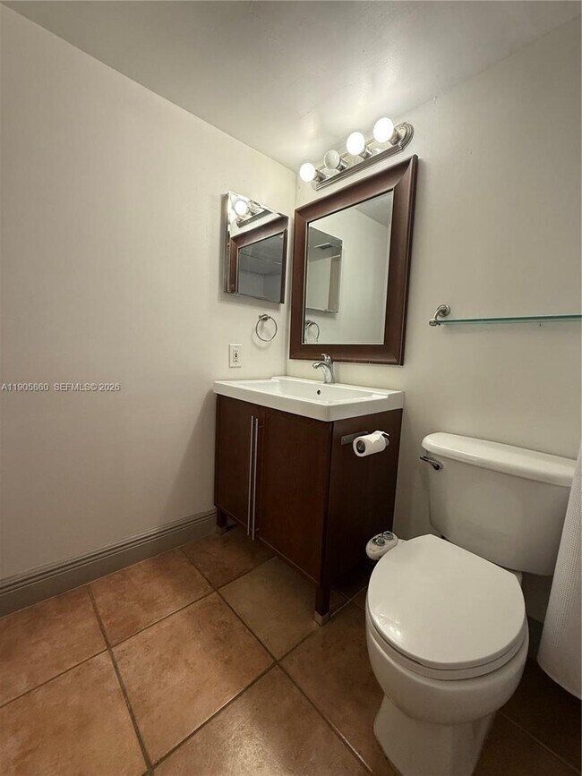 Building Photo - 540 Brickell Key Dr