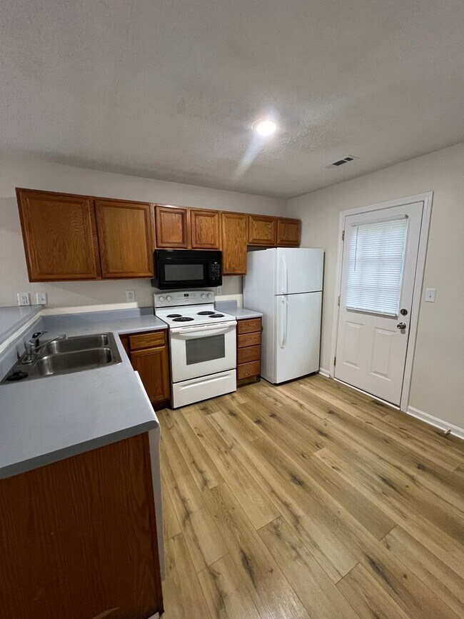 Building Photo - 1908-1910-1910 Arlene Dr