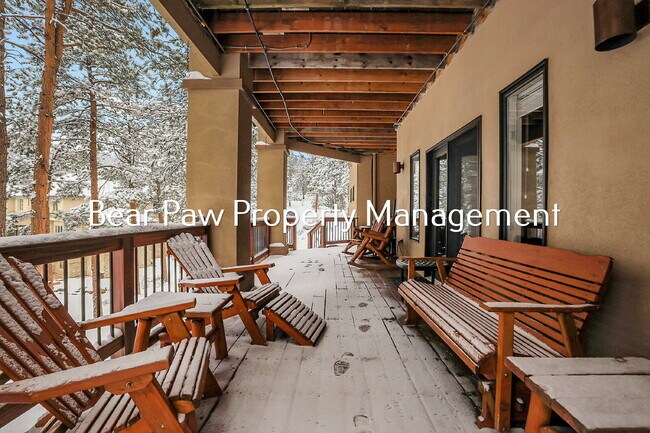 Building Photo - Stunning Home in the Ridge!!