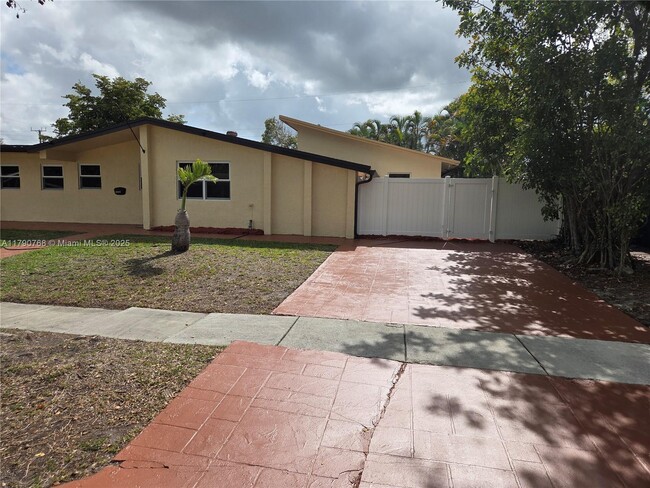 Building Photo - 5006 SW 90th Way