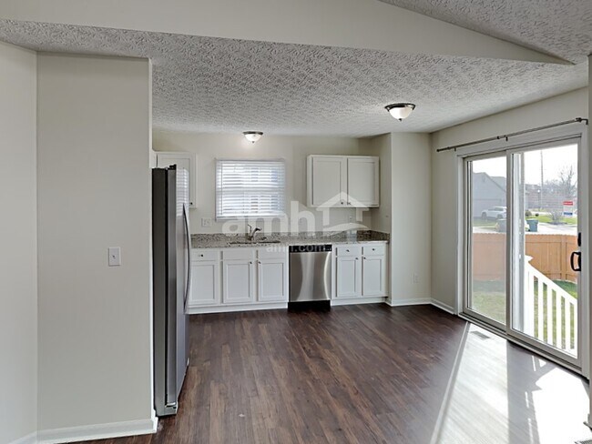 Building Photo - 5889 Westbend Dr