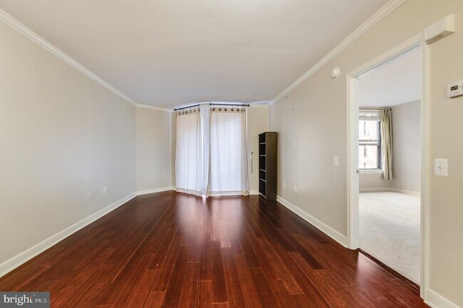Primary Photo - 616 E St NW