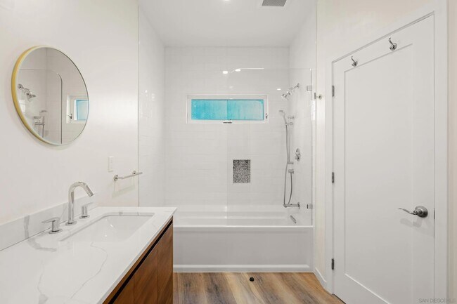 Building Photo - 1305 Blue Sky Dr