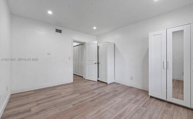 Building Photo - 8550 Byron Ave