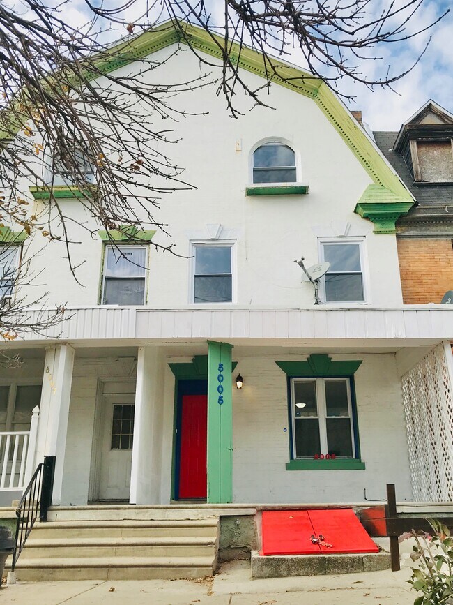 Primary Photo - 5005 woodland ave