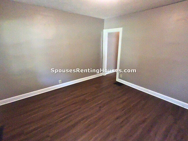 Building Photo - 530 N Chester Ave