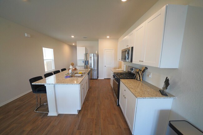 Building Photo - Like-New Home in Applewood Neighborhood. Realtor Commission: $600