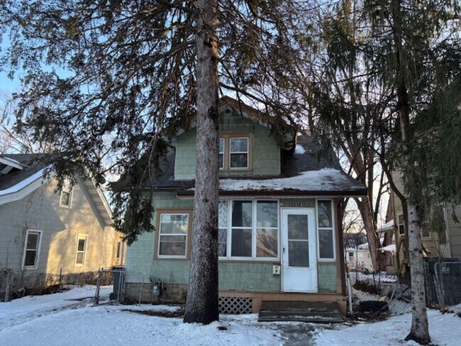 Building Photo - 3 BR/1 BA Single-Family Home in St. Paul!
