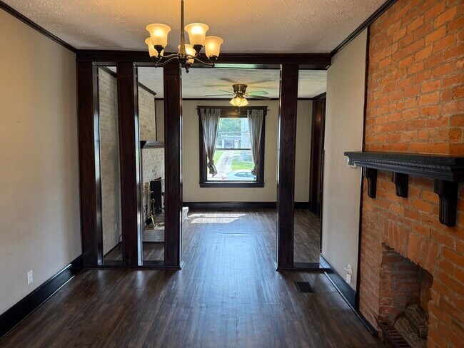 Building Photo - 3935 Lindley Ave