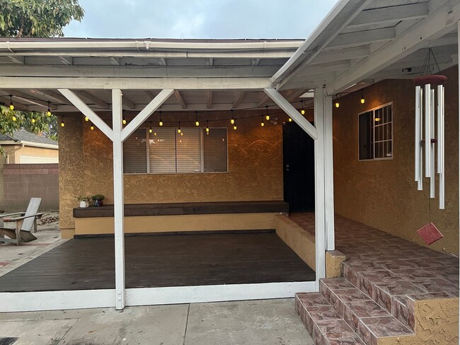 Building Photo - Spacious 2/2 Home for rent in Long Beach!