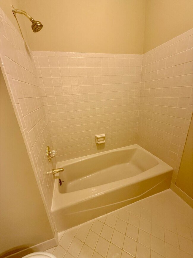 Building Photo - Green Hills living at its best. 2 BR 2.5 B...