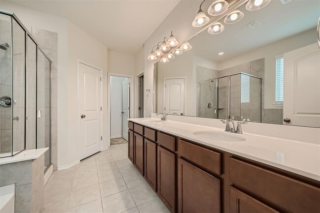 Building Photo - 303 Duroc Dr