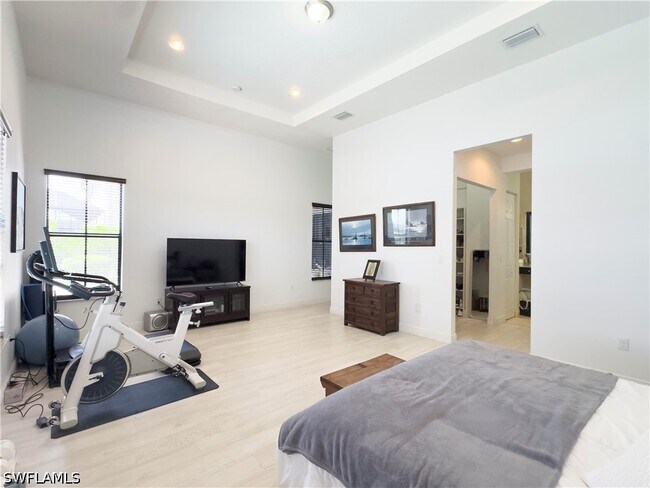 Building Photo - 5169 Roma St S