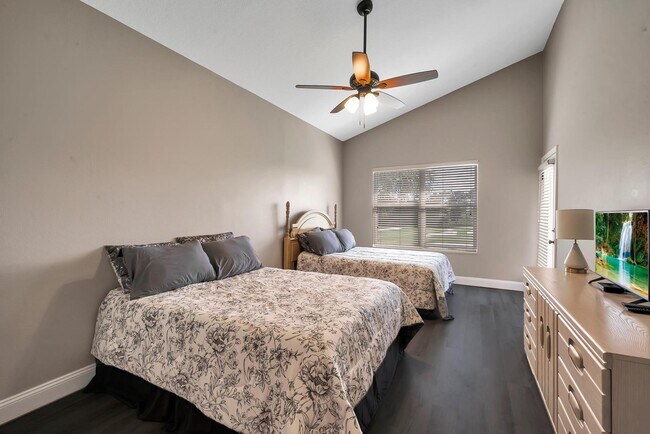 Building Photo - 9847 Perfect Dr