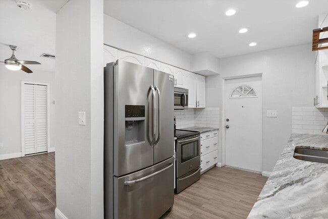 Building Photo - 3 Bedroom home in Belle Isle