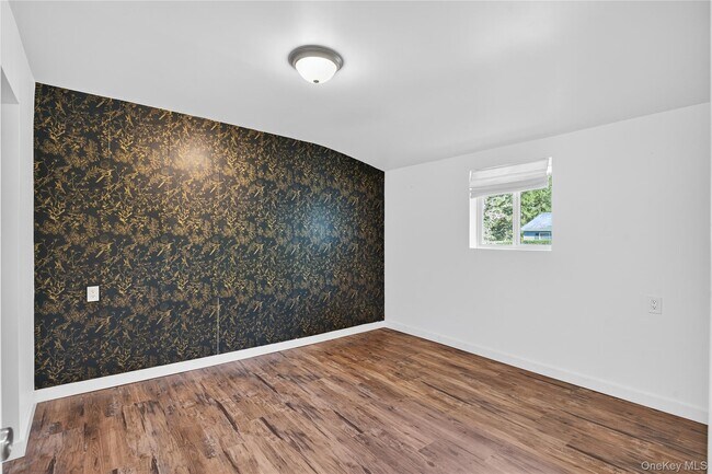 Building Photo - 9 Wickes Ln