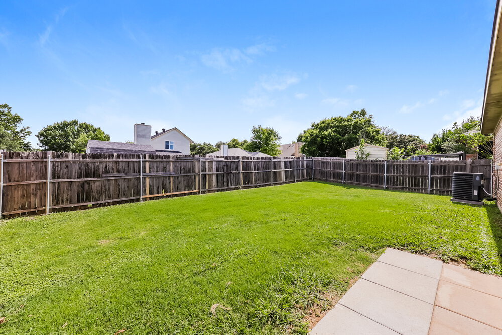 Building Photo - 10005 Blue Bell Dr