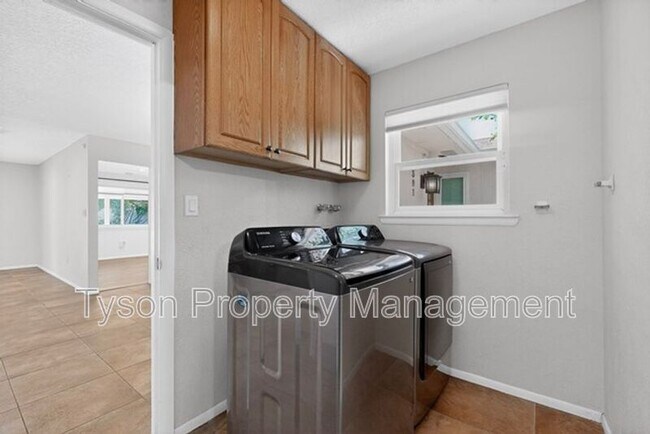 Building Photo - 8301 Cherry Hills Dr NE