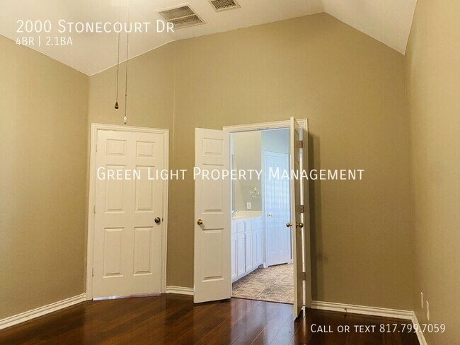 Building Photo - 2000 Stonecourt Dr