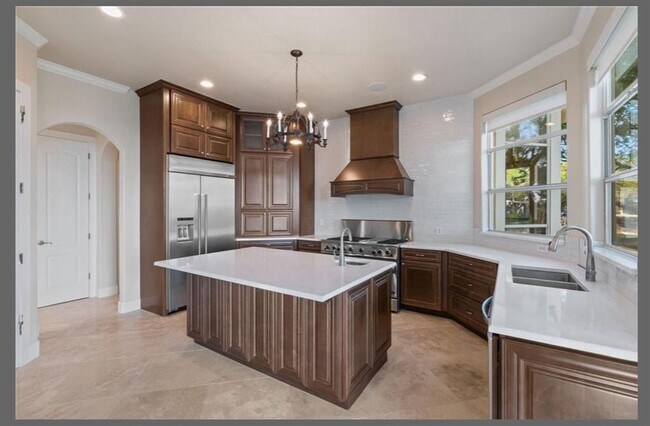 Building Photo - 1400 Camelback