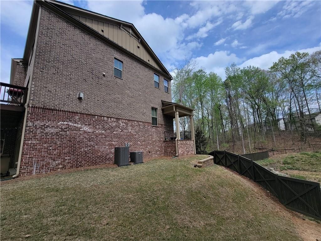 Building Photo - 600 Northaven Ave