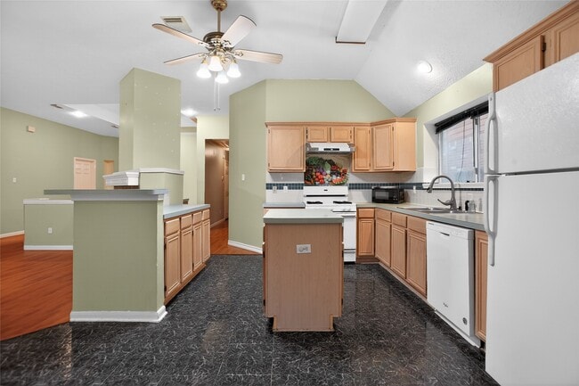 Building Photo - 12530 Meadowglen Dr