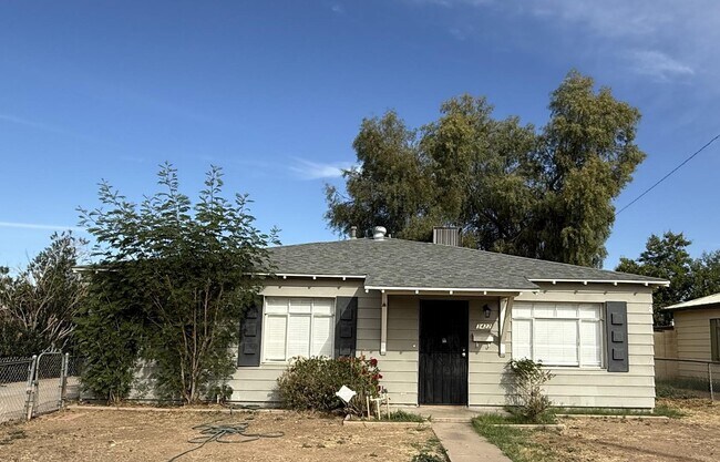 Building Photo - 3422 E Taylor St