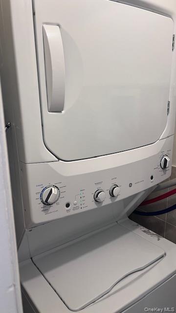 Building Photo - 384 W Montauk Hwy