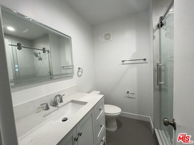 Building Photo - 8635 Cashio St