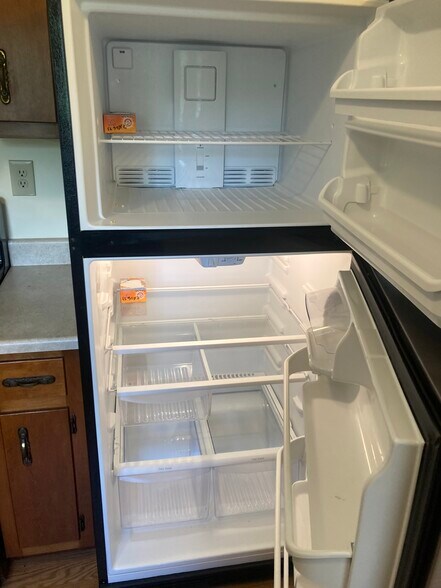 Refrig - 3121 Shellers Bend Rd