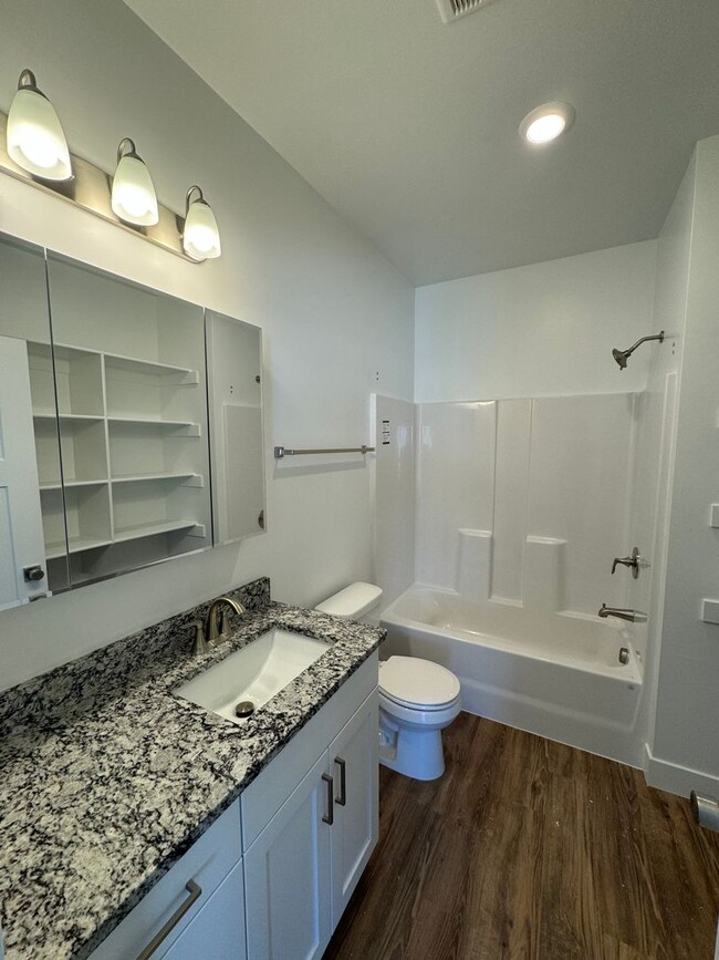 Building Photo - Modern 2-Story Town Home for Rent in Sugar...