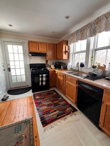 Building Photo - 38 Summer St