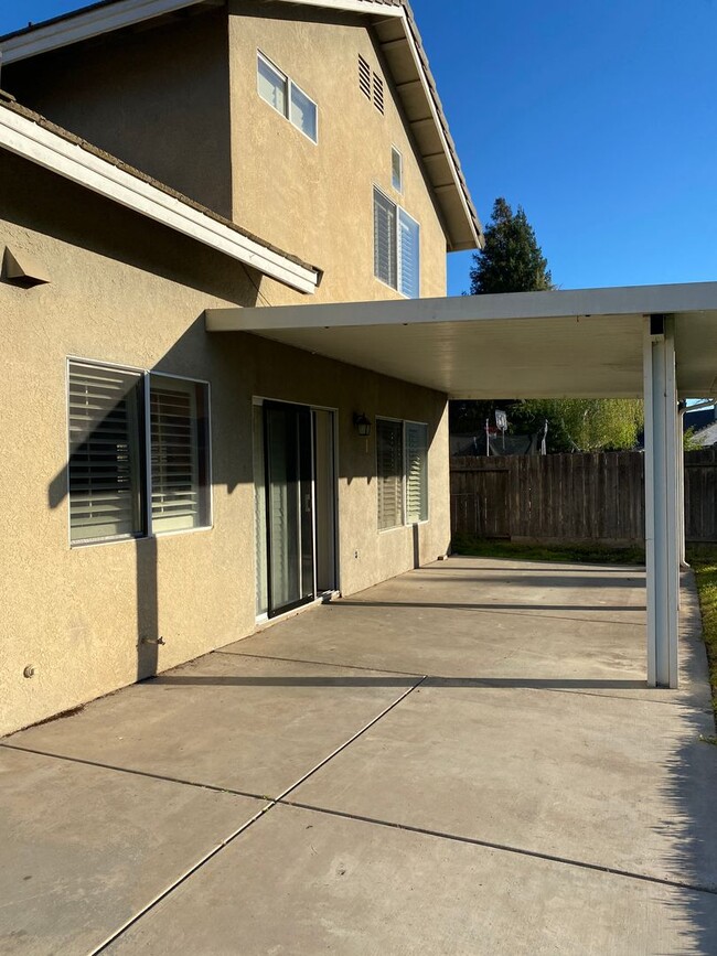 Building Photo - 3 bedroom 3 bathroom Salida Home