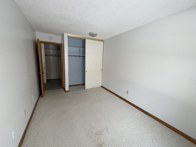 Building Photo - 4578 Cedar Lake Rd S