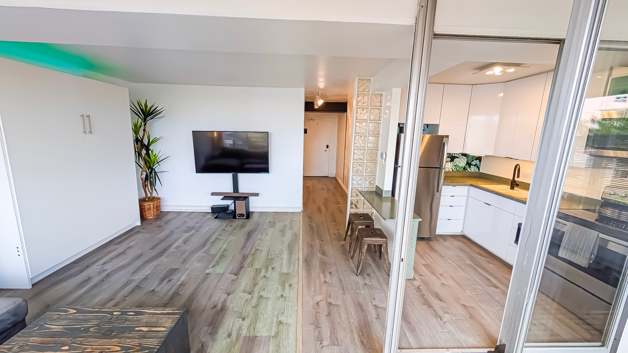 Building Photo - 1415 Victoria St