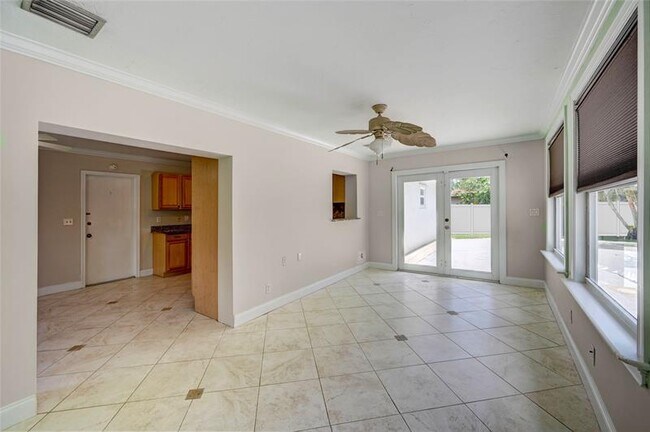 Building Photo - 110 Seminole Ln
