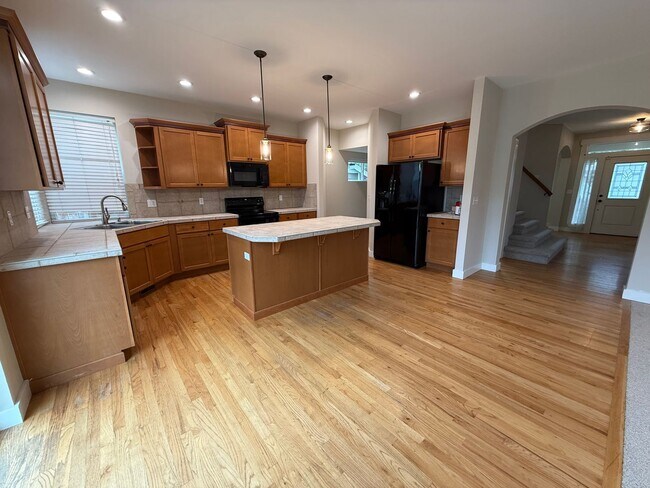 Building Photo - 7704 McKinley Loop NE