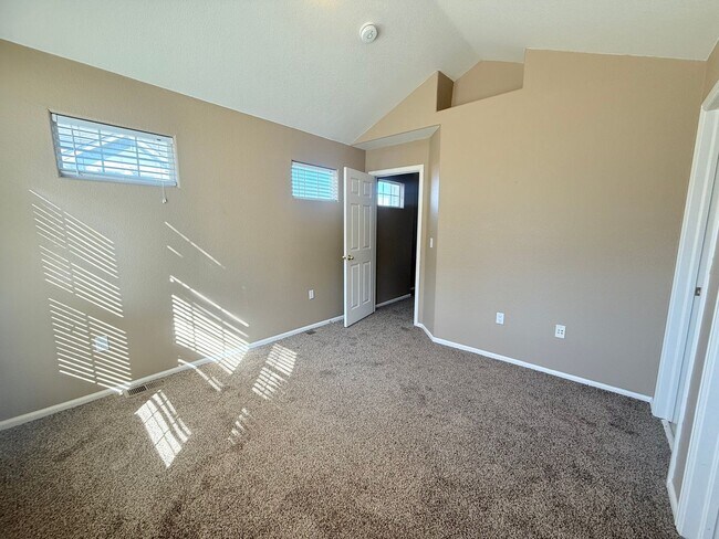 Building Photo - $O DEPOSIT OPTION. SPACIOUS 3-BEDROOM TOWNHOUSE IN KENSINGTON TOWNHOMES