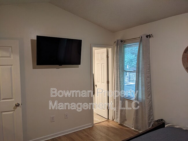 Building Photo - 155 Rachel Way